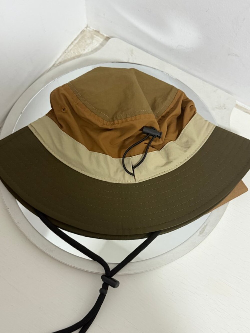 The North Face Colorblock Bucket Hat with Chin Strap Outdoor Sun Hat - Picture 3 of 4